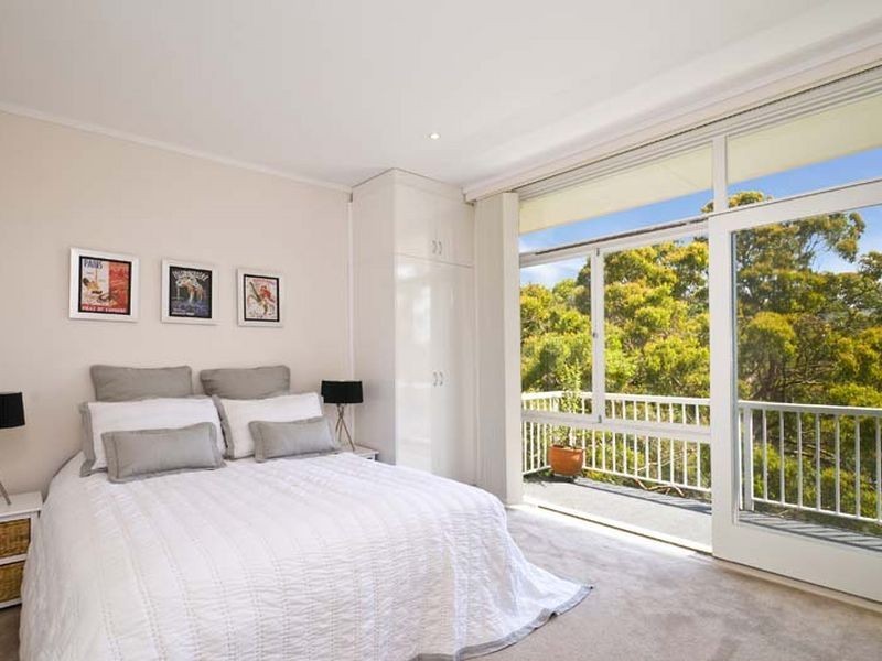 90 Sugarloaf Crescent, Castlecrag NSW 2068