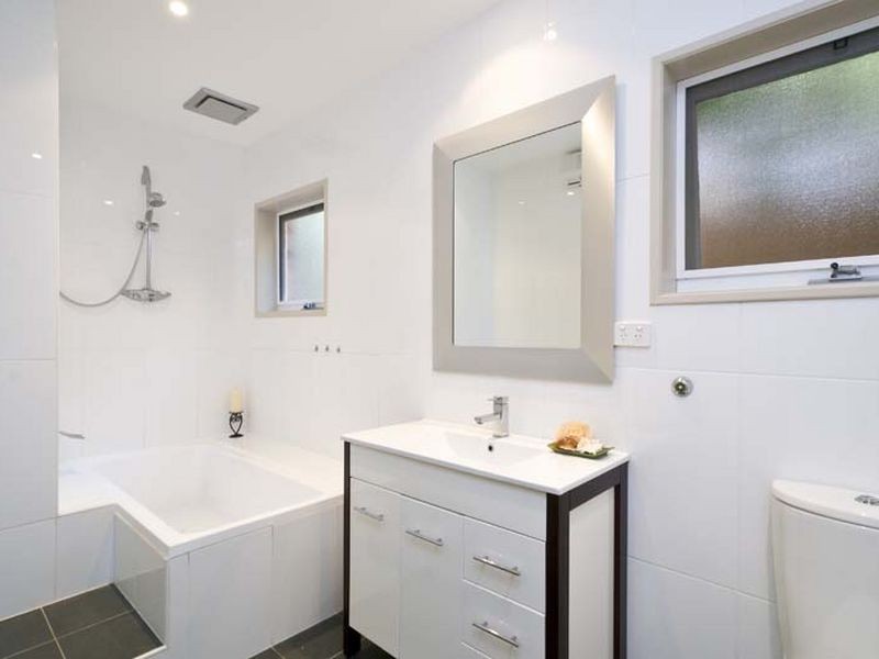 90 Sugarloaf Crescent, Castlecrag NSW 2068