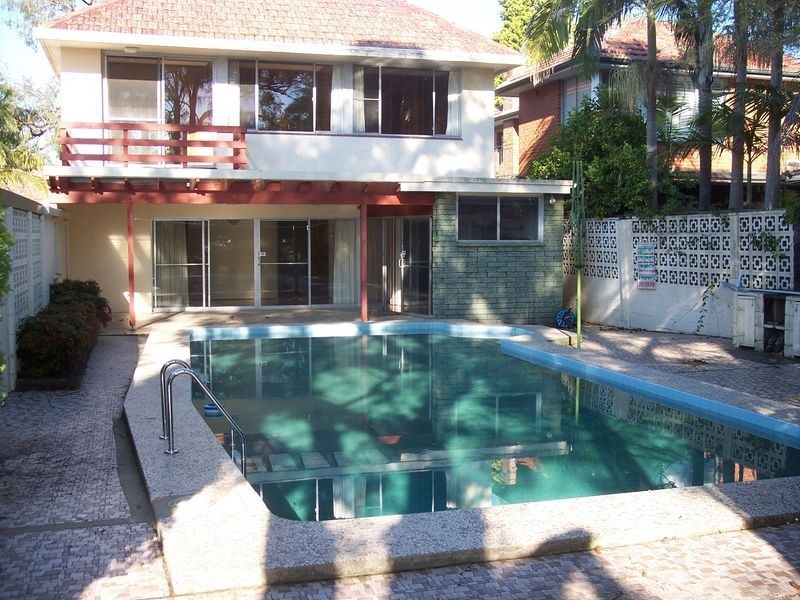 31 Sugarloaf Crescent, Castlecrag NSW 2068