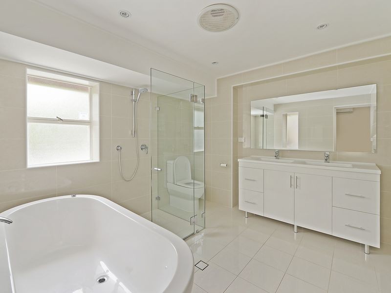 135 Eastern Valley Way, Castlecrag NSW 2068