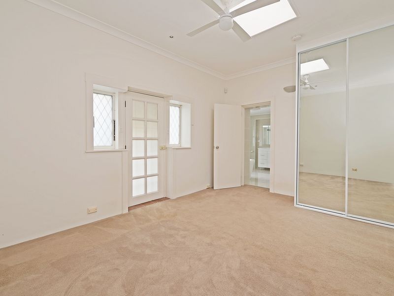 135 Eastern Valley Way, Castlecrag NSW 2068