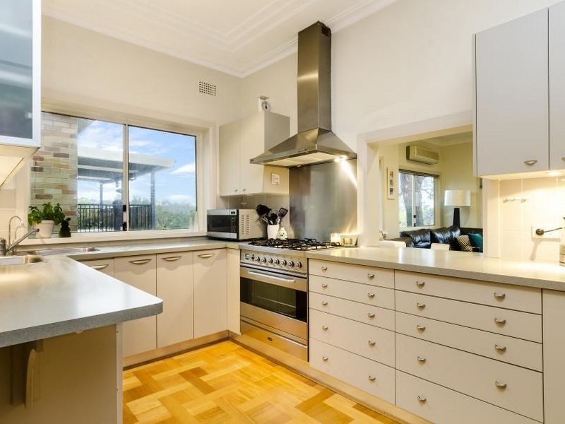 25 Raeburn Avenue, Castlecrag NSW 2068