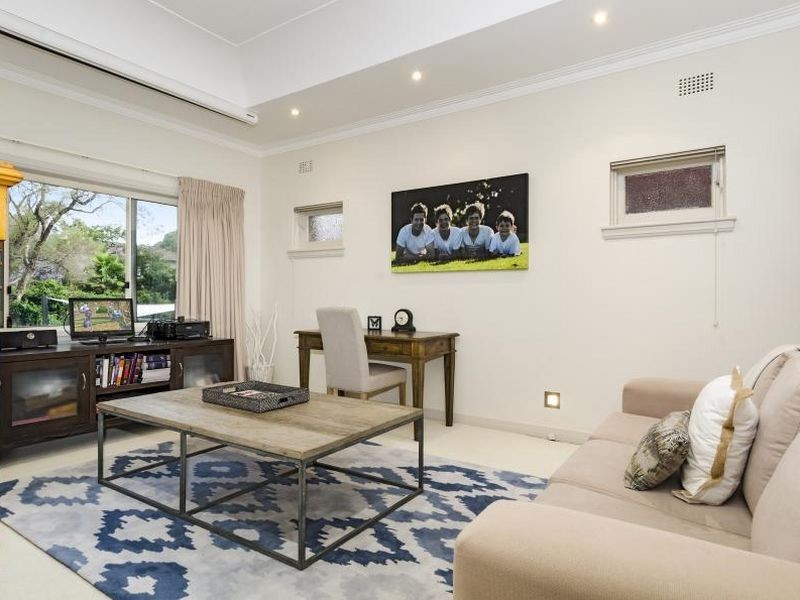 25 Raeburn Avenue, Castlecrag NSW 2068