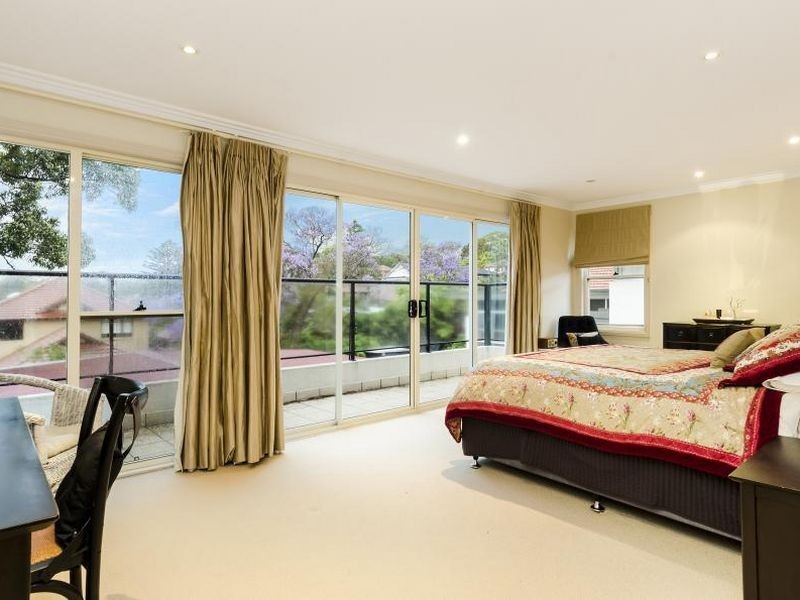 25 Raeburn Avenue, Castlecrag NSW 2068