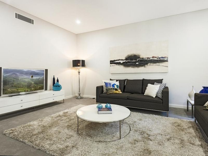 106 Sugarloaf Crescent, Castlecrag NSW 2068