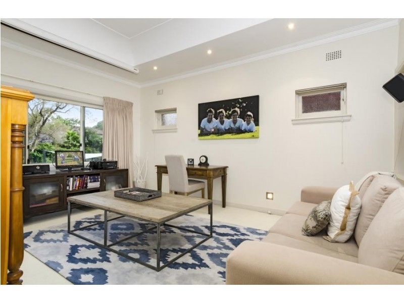 25 Raeburn Avenue, Castlecrag NSW 2068