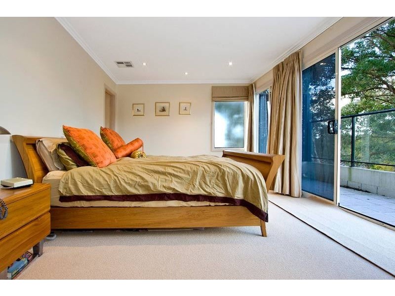 25 Raeburn Avenue, Castlecrag NSW 2068