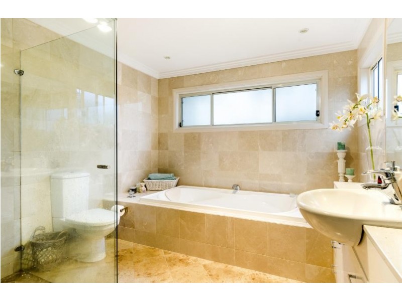 25 Raeburn Avenue, Castlecrag NSW 2068