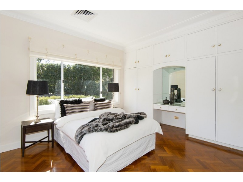 228 Edinburgh Road, Castlecrag NSW 2068