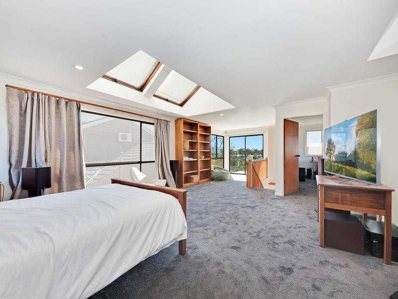 13 Lincoln Avenue, Castlecrag NSW 2068