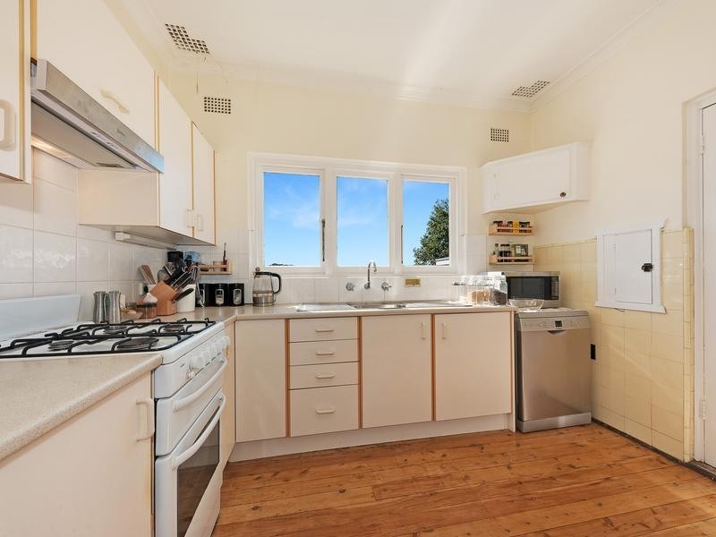 13 Lincoln Avenue, Castlecrag NSW 2068