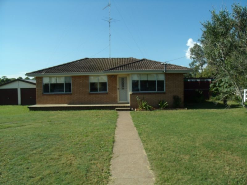 9 Racecourse Rd, Cessnock NSW 2325