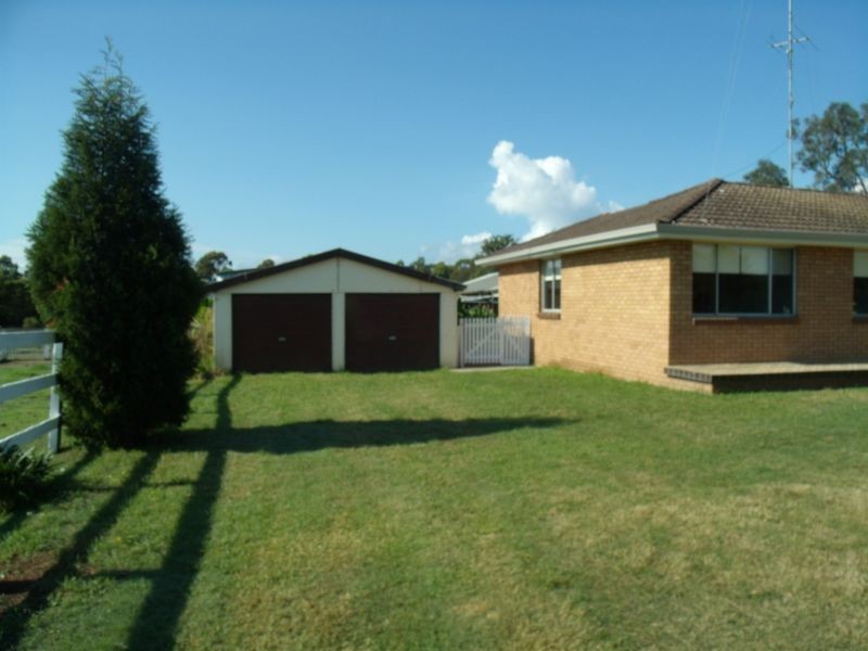9 Racecourse Rd, Cessnock NSW 2325