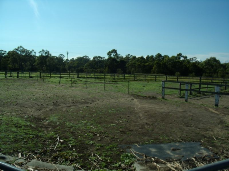 9 Racecourse Rd, Cessnock NSW 2325