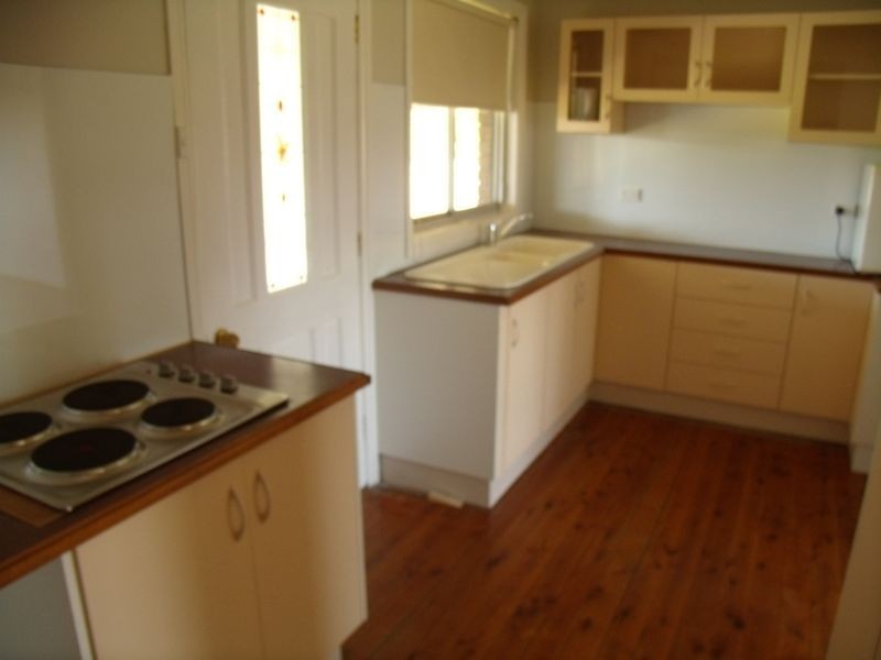 9 Racecourse Rd, Cessnock NSW 2325