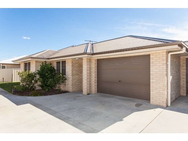 1 & 2/22 Alpine Avenue, Cessnock NSW 2325