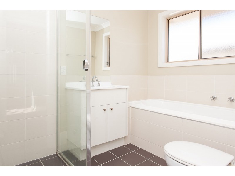 1 & 2/22 Alpine Avenue, Cessnock NSW 2325