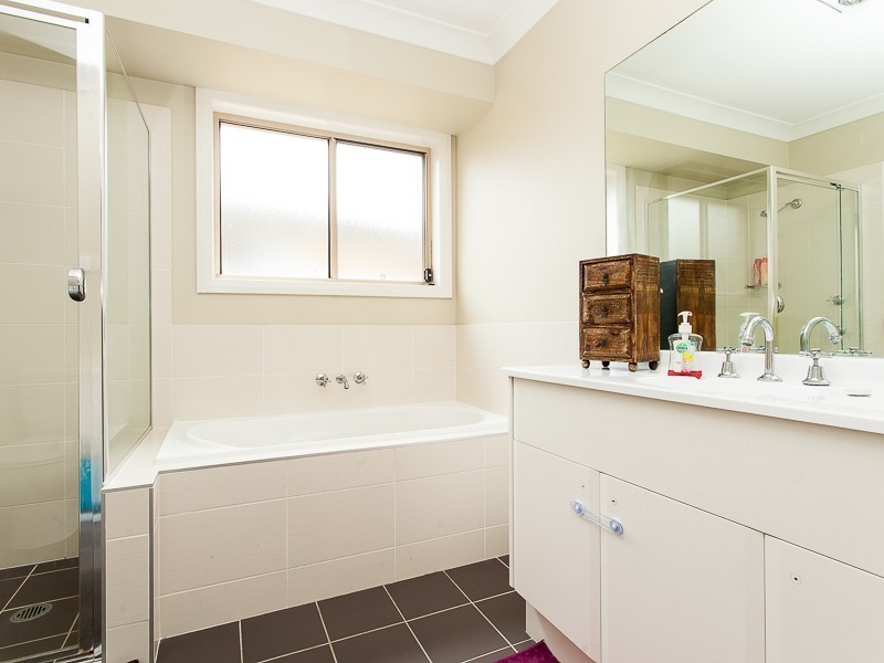 1 & 2/22 Alpine Avenue, Cessnock NSW 2325