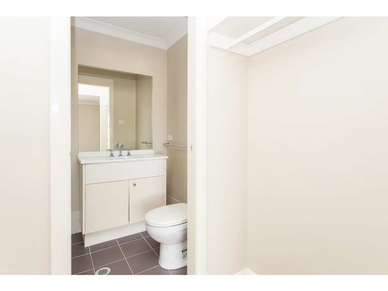 1 & 2/22 Alpine Avenue, Cessnock NSW 2325