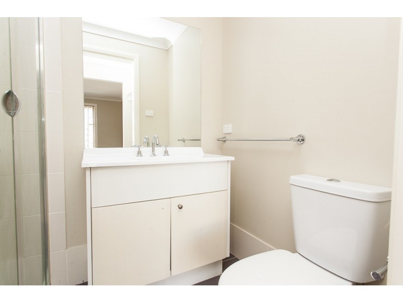 1 & 2/22 Alpine Avenue, Cessnock NSW 2325