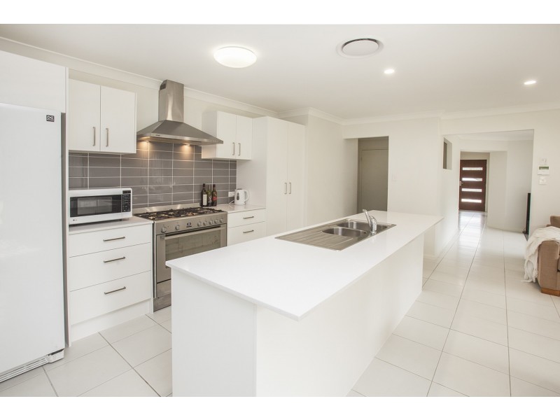 4 Mason Place, North Rothbury NSW 2335