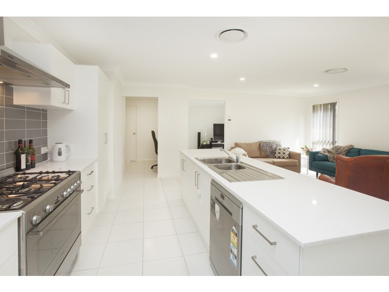 4 Mason Place, North Rothbury NSW 2335