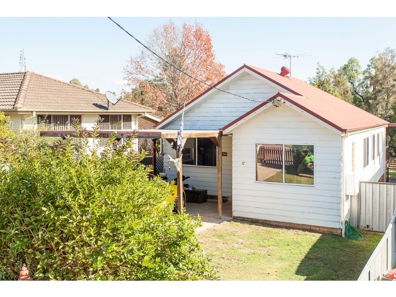 17 Elizabeth Street, Abermain NSW 2326