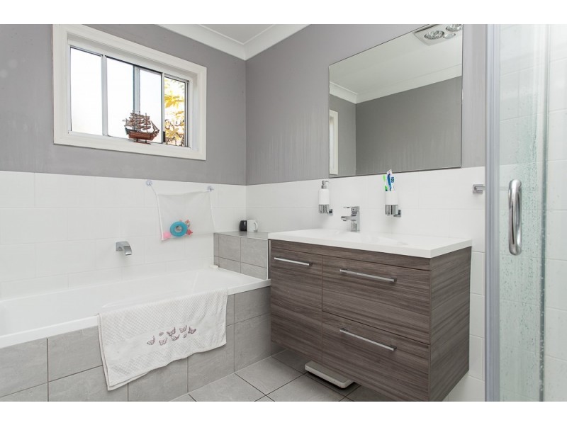 17 Elizabeth Street, Abermain NSW 2326