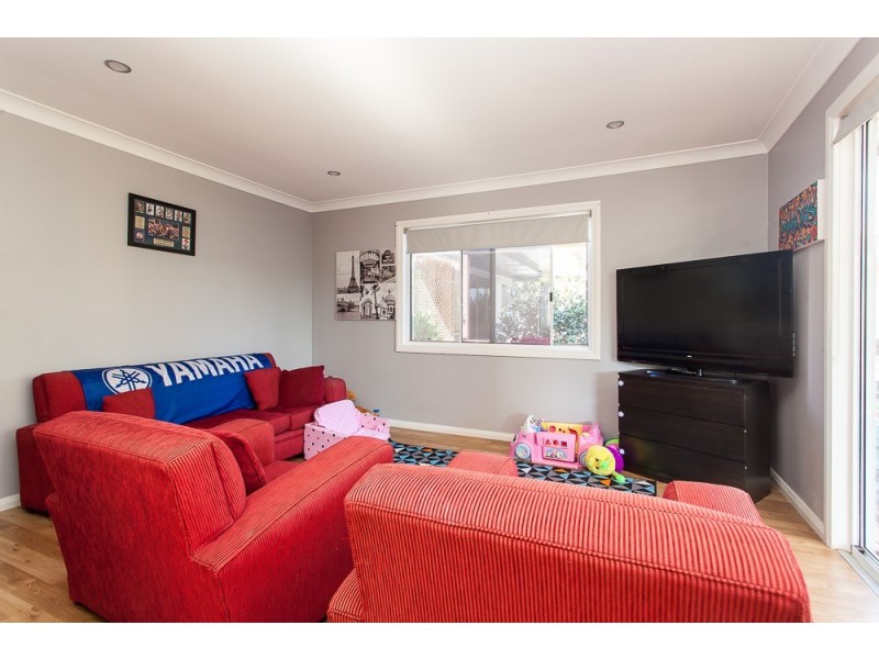 17 Elizabeth Street, Abermain NSW 2326