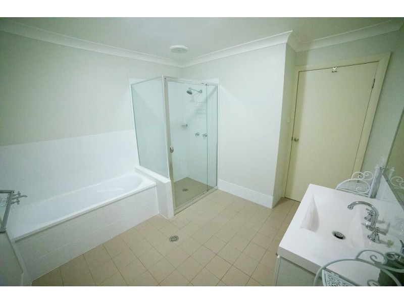 1-2/8a Third Street, Cessnock NSW 2325