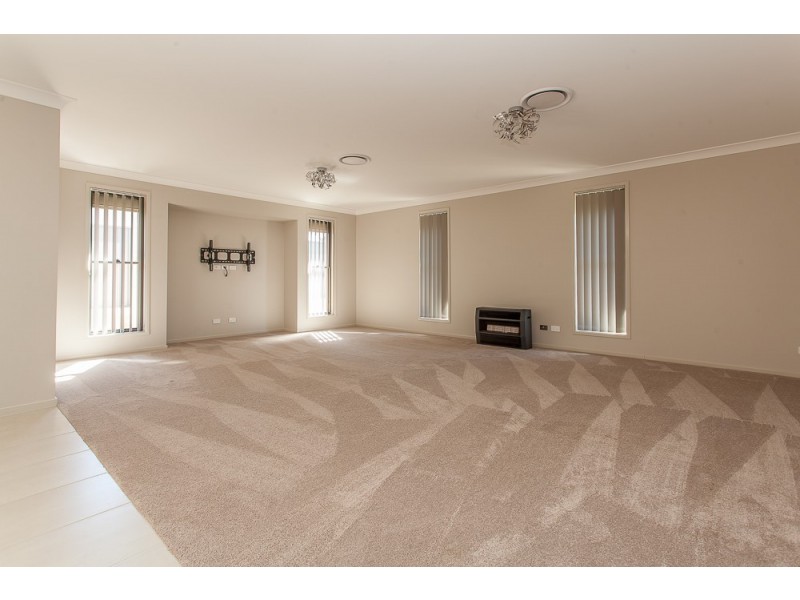 13 McBlane Street, Weston NSW 2326