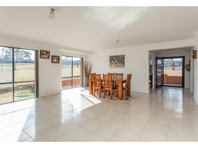 54 Davis Street, Millfield NSW 2325