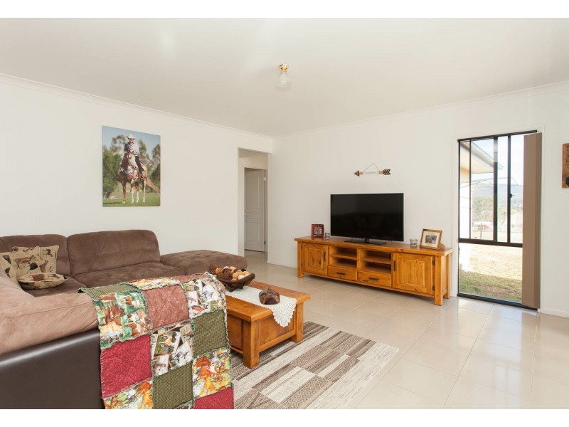 54 Davis Street, Millfield NSW 2325