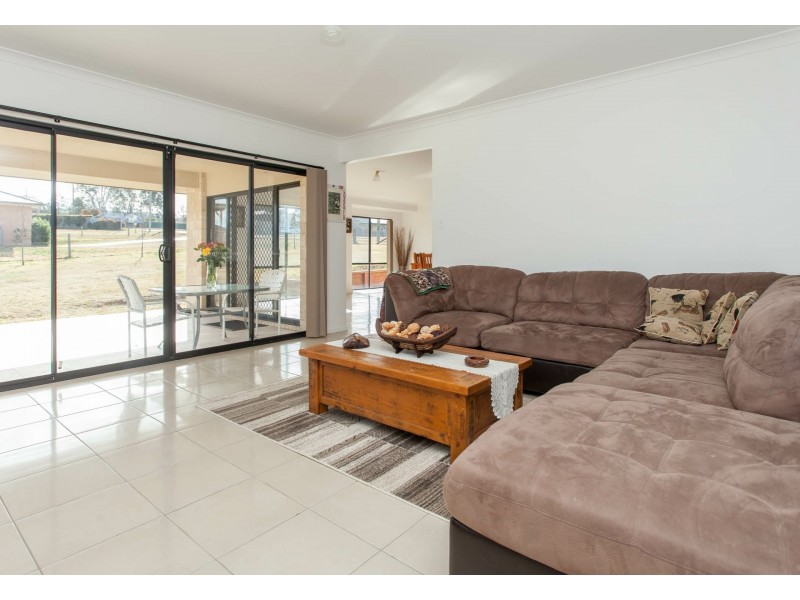 54 Davis Street, Millfield NSW 2325
