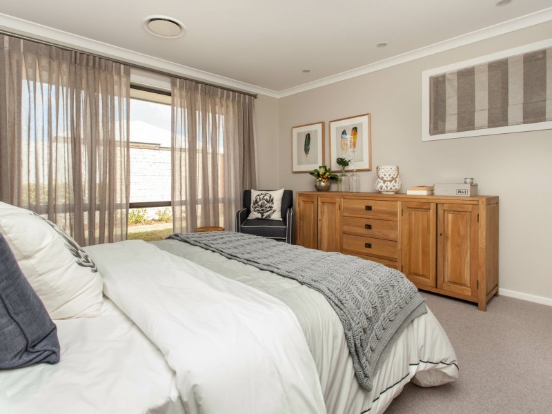 11 Dunnett Avenue, North Rothbury NSW 2335