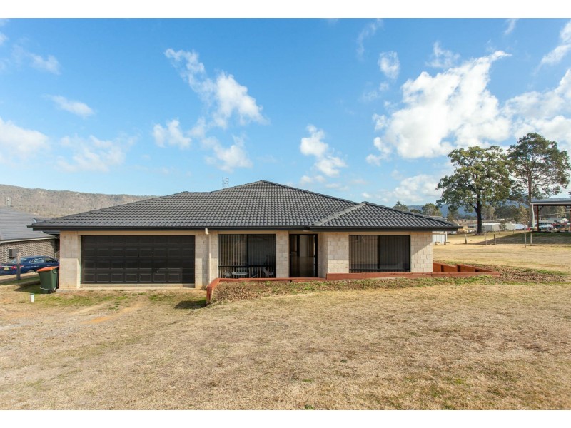 54 Davis Street, Millfield NSW 2325