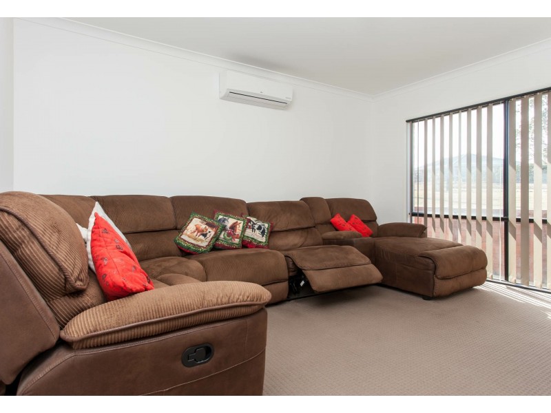 54 Davis Street, Millfield NSW 2325