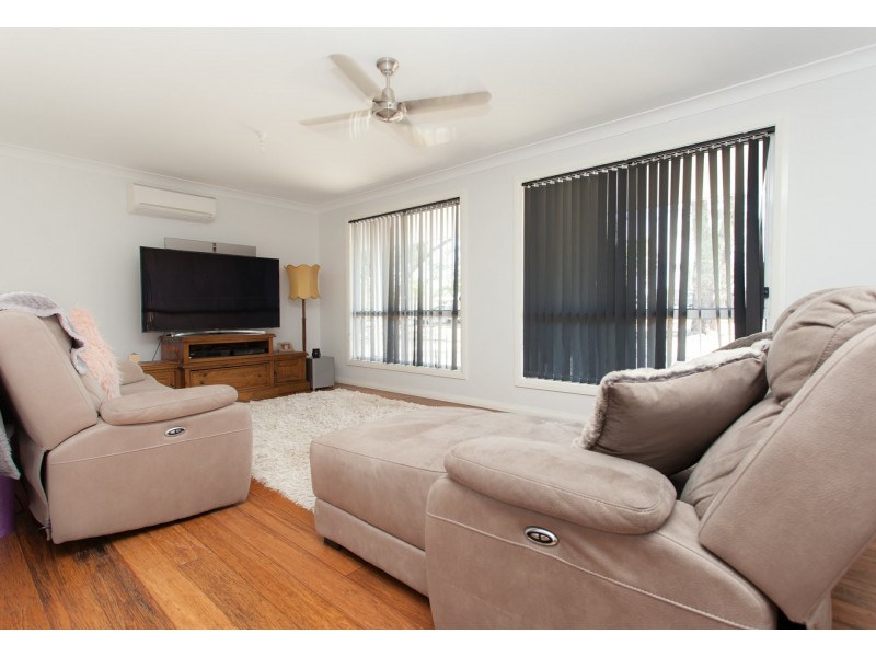 11 Lismore St, Abermain NSW 2326