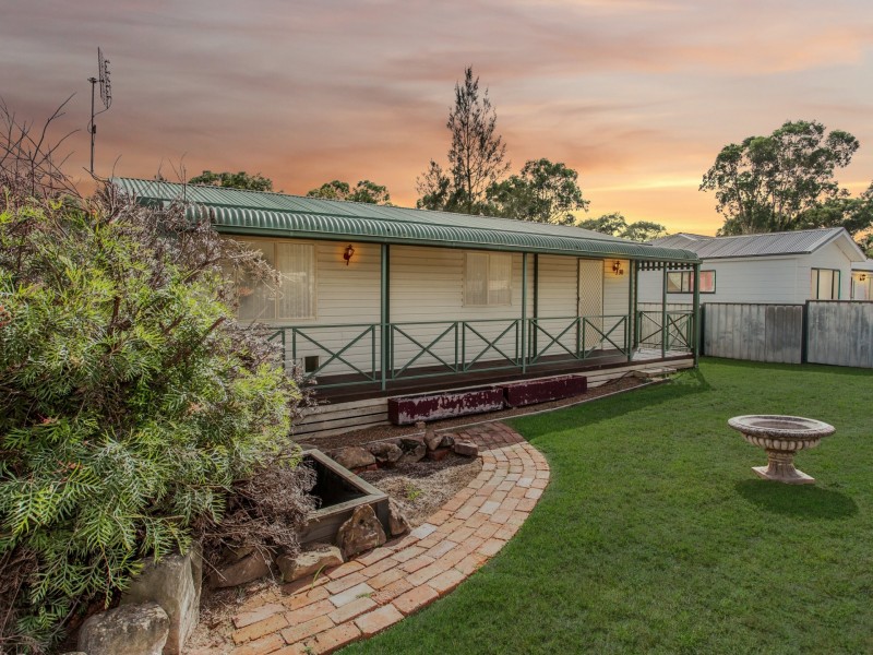 30 John St, Ellalong NSW 2325