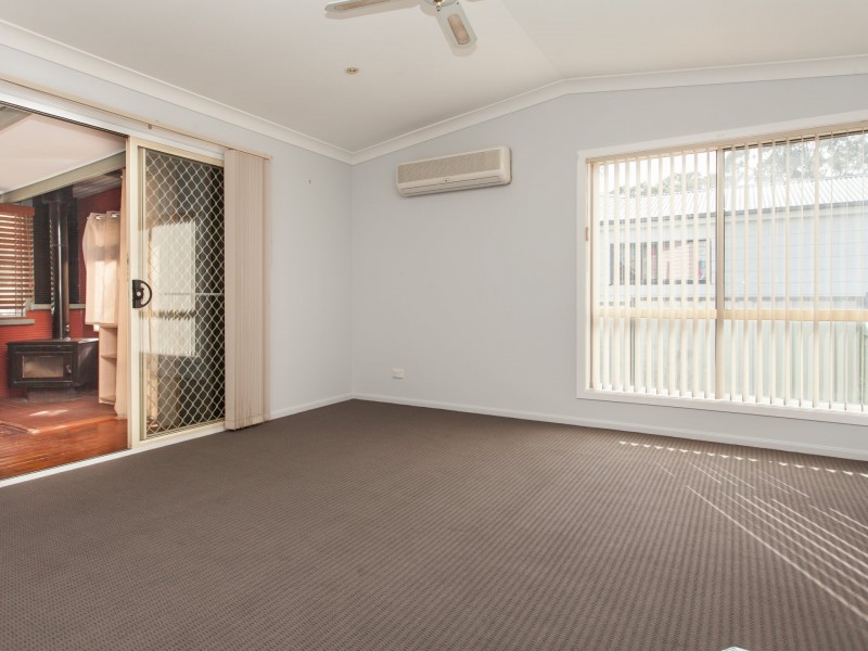 30 John St, Ellalong NSW 2325