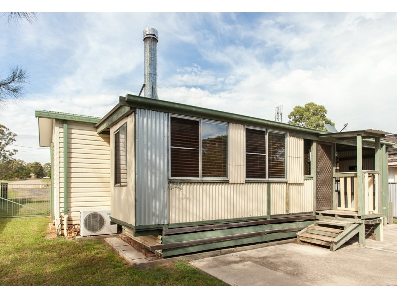 30 John St, Ellalong NSW 2325