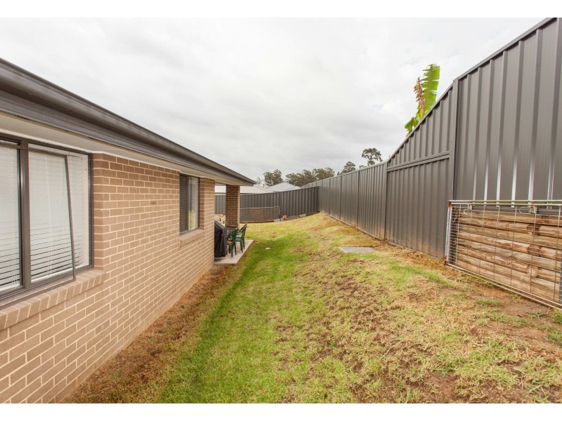 100a Alkira Ave, Cessnock NSW 2325