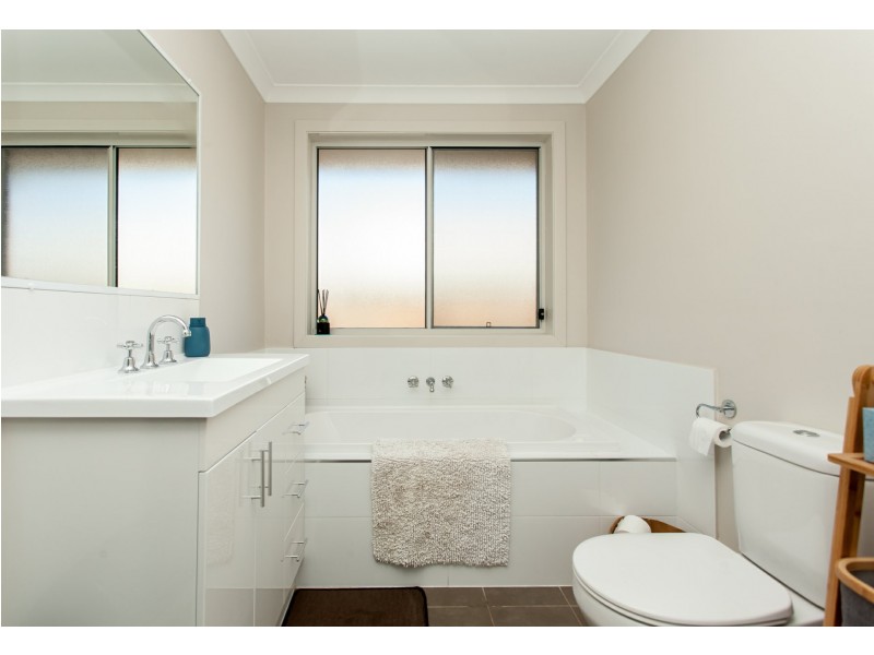 44 Stonebridge Drive, Cessnock NSW 2325