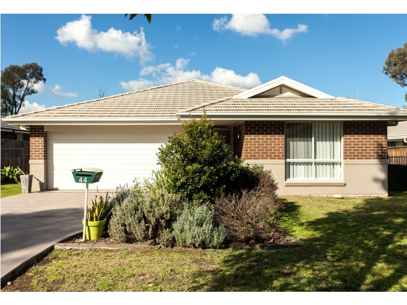 44 Stonebridge Drive, Cessnock NSW 2325