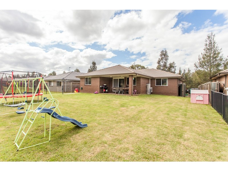 21 Stonebridge Dr, Cessnock NSW 2325