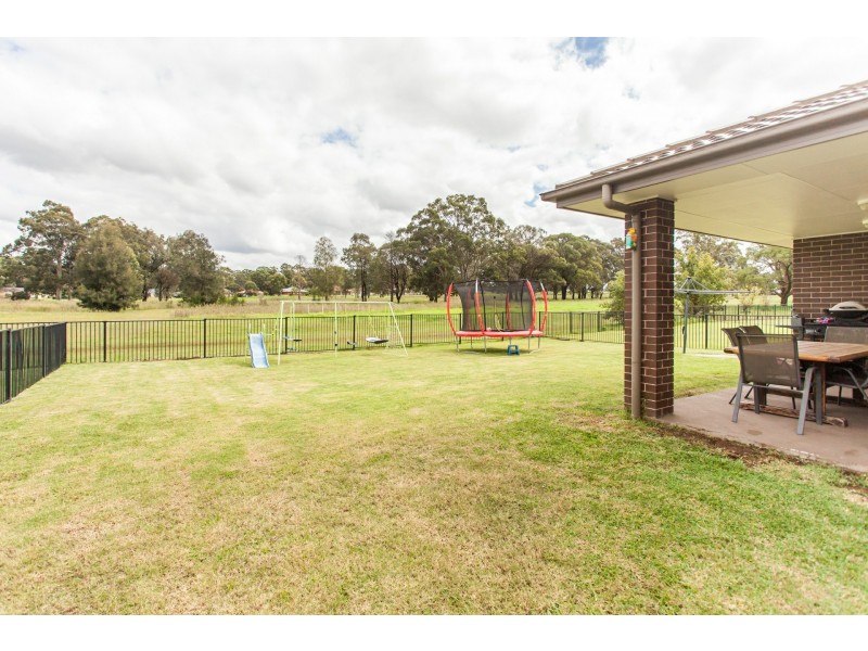 21 Stonebridge Dr, Cessnock NSW 2325