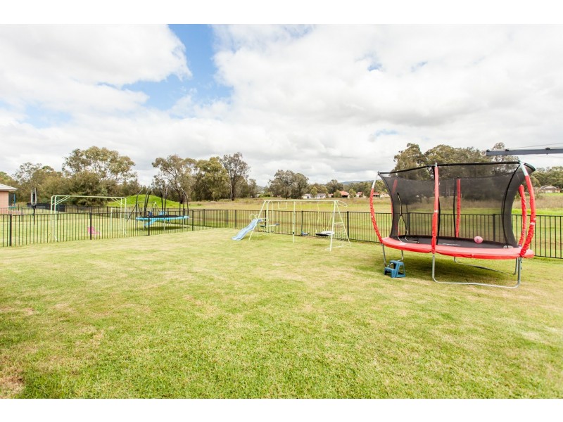 21 Stonebridge Dr, Cessnock NSW 2325