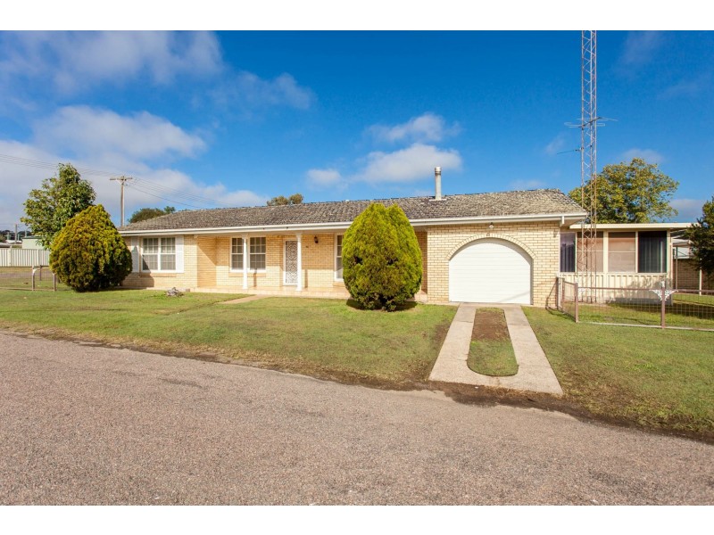 17 Elizabeth Street, Cessnock NSW 2325