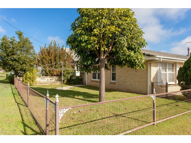 17 Elizabeth Street, Cessnock NSW 2325