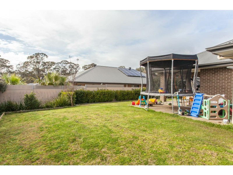 9 Ainsworth Crescent, North Rothbury NSW 2335